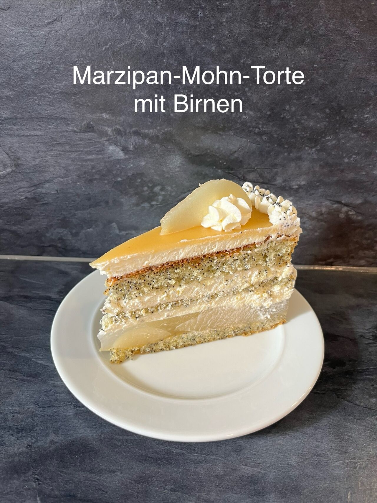 Marzipan-Mohn-Torte mit Birnen