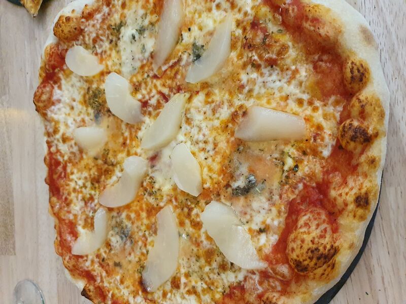 Pizza Roquefort (Roquefort et poires)