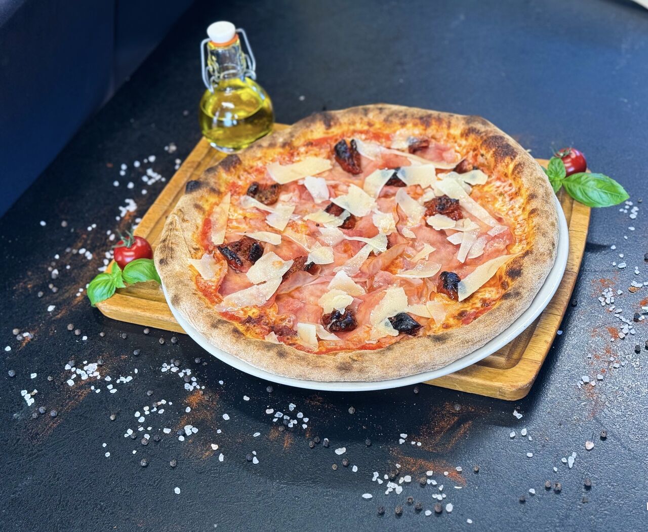 MILÁNÓparadicsom szósz, mozzarella, sonka, szárított paradicsom, parmezán