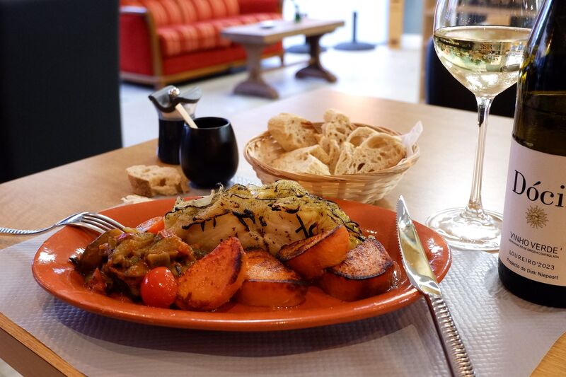Posta de Bacalhau // Pavé de morue confite et légumes de saison sauteés