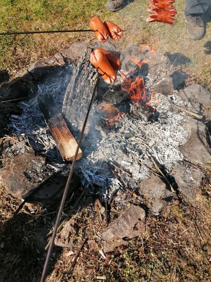 Opékání buřtů každou středu