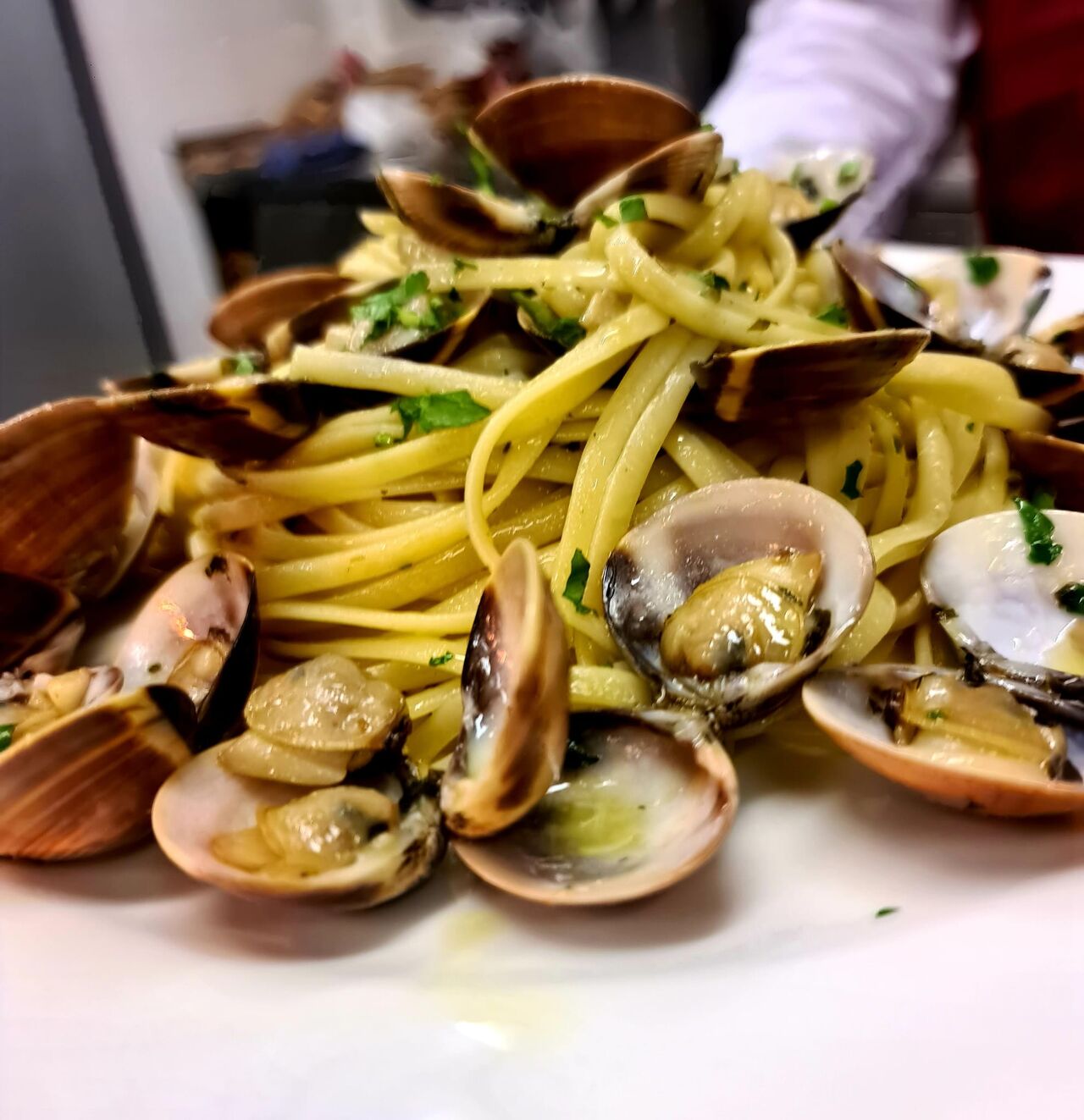 Linguine con vongole vera ci e bottarga 