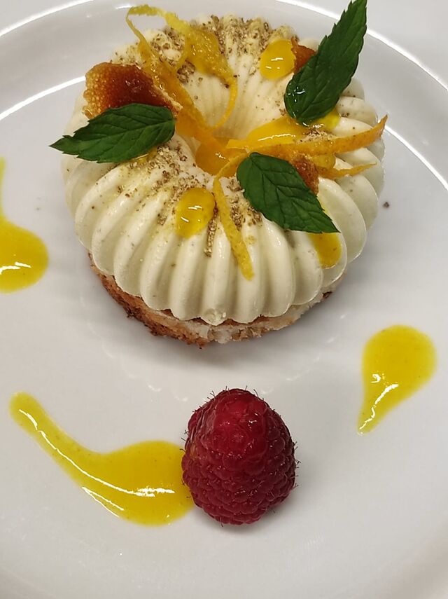 il dolce non dolce....semifreddo alla camomilla su dacquoise al cocco e gel di curcuma e limone