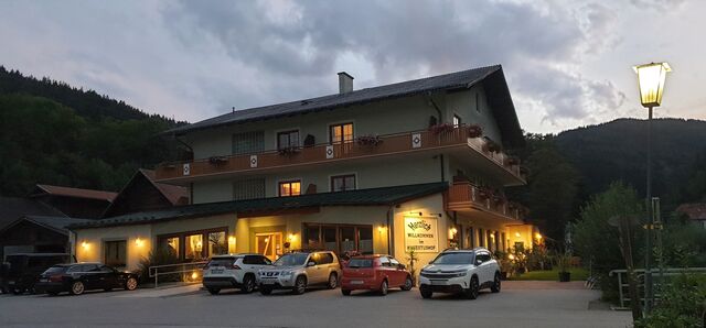 Hubertushof bei Nacht