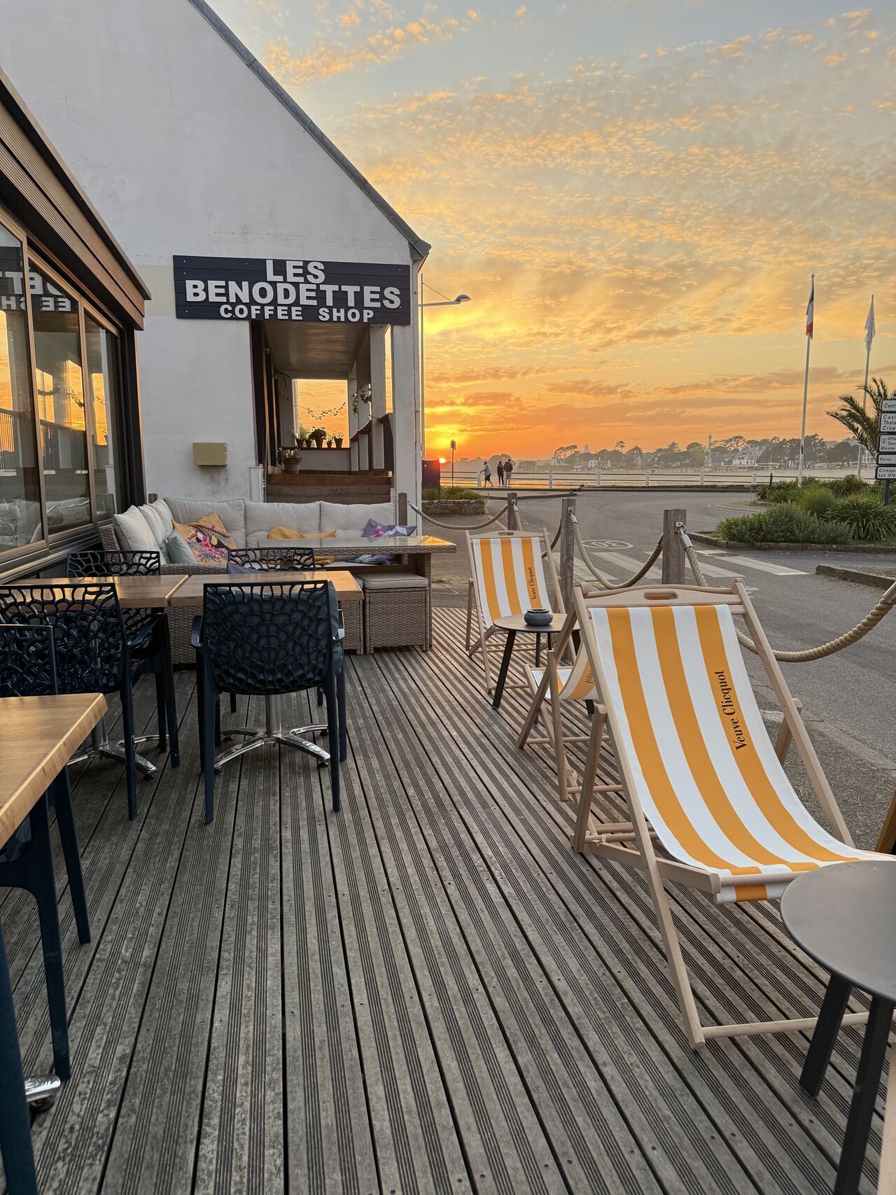 Notre terrasse avec le coucher de soleil