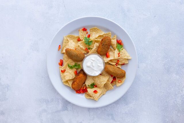 JALAPEŇOS
Plněné papričky jalapeňos sýrem s nachos a smetanou