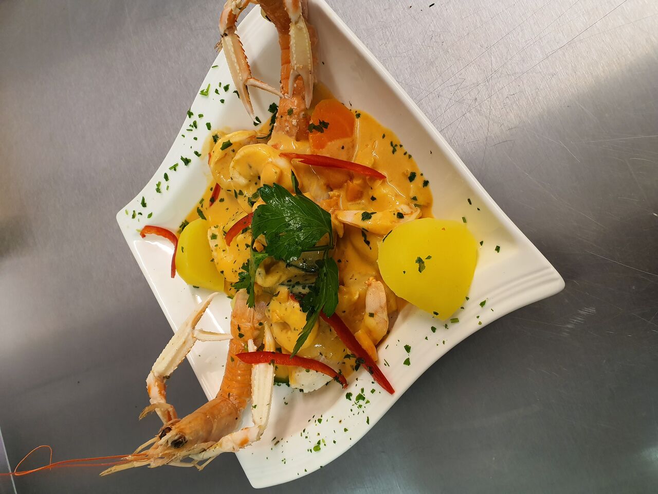 Cocotte de cabillaud aux langoustines sauce Nantua...10,50 € p pers