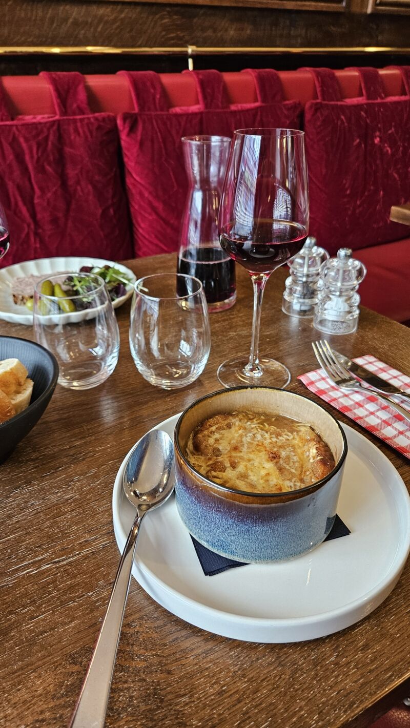 Soupe à l'oignon gratinée