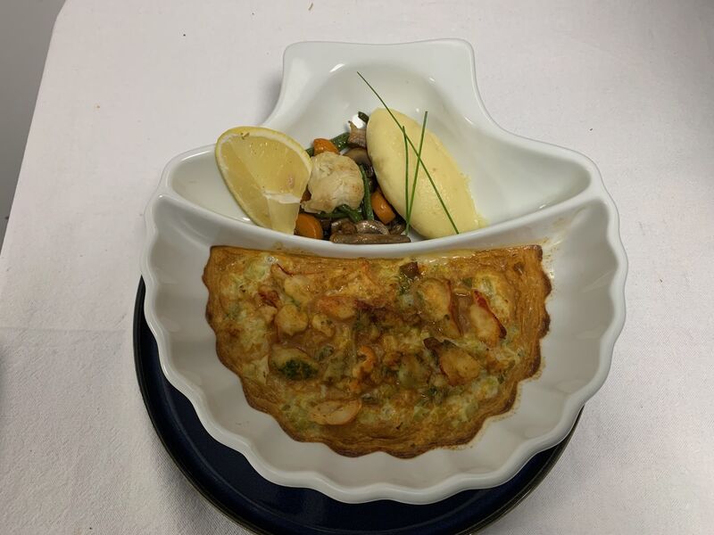 Gratin de homard bleu, purée à la truffe d'été, et ses légumes de saison