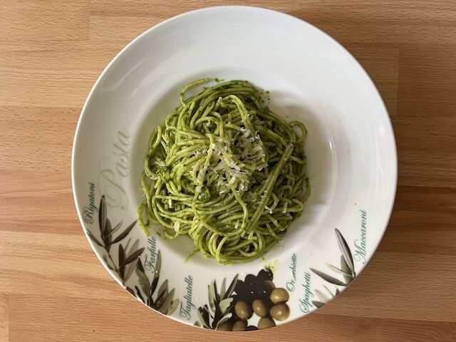 Spaghetti mit Basilikum Spinat Pesto