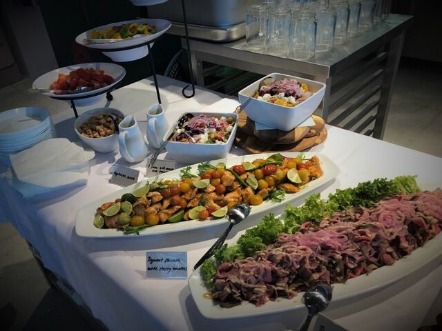 Studené předkrmy - Roastbeef, saláty