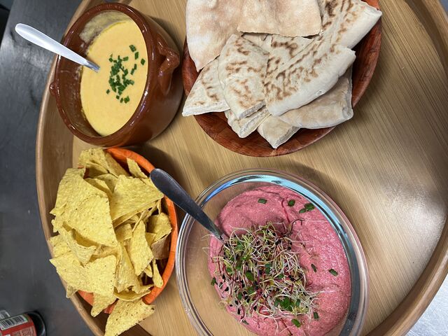 Houmous betterave et pain pita