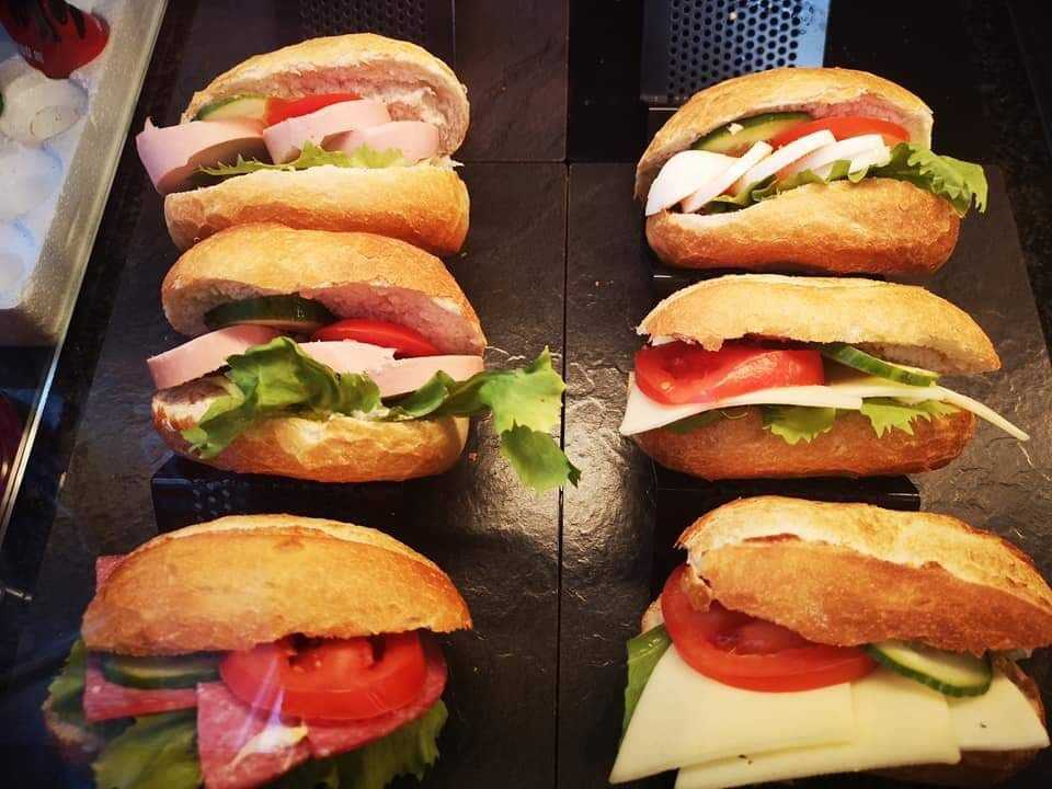 Täglich frisch belegte Brötchen... Auch gerne auf Wunsch.. 