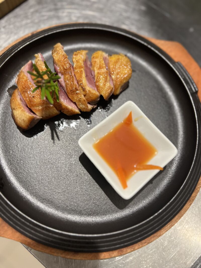 Tagliata d’anatra con salsa all’arancia