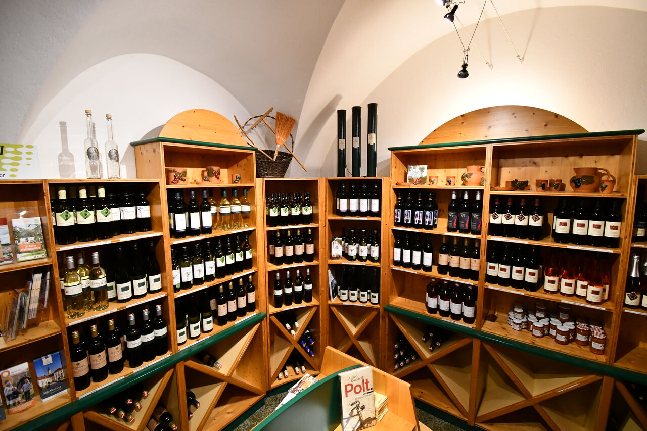 eine kleine aber feine Auswahl von Qualitätsweinen von regionalen Winzern