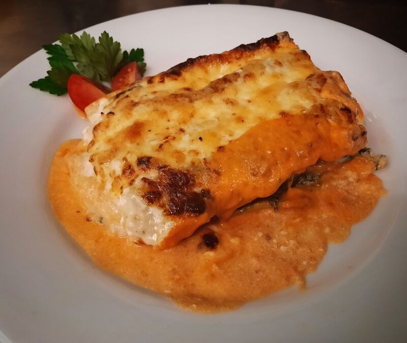 Canneloni gefüllt mit Ricotta und Spinat