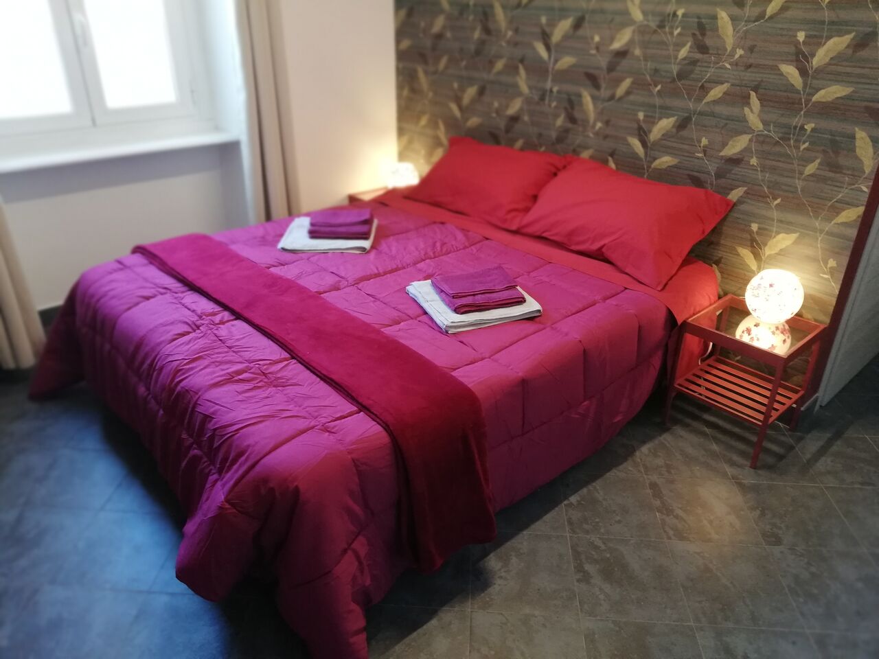 Camera Mole
Singola con bagno privato € 35
Doppia con bagno privato € 45
2.30 € tasse di soggiorno
Colazione inclusa