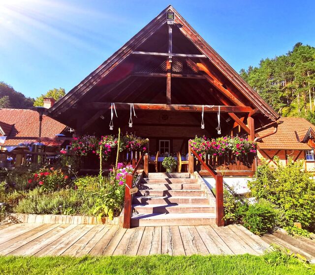 Unsere Veranda, gleich neben dem Putting Green. Für maximal 16 Gäste