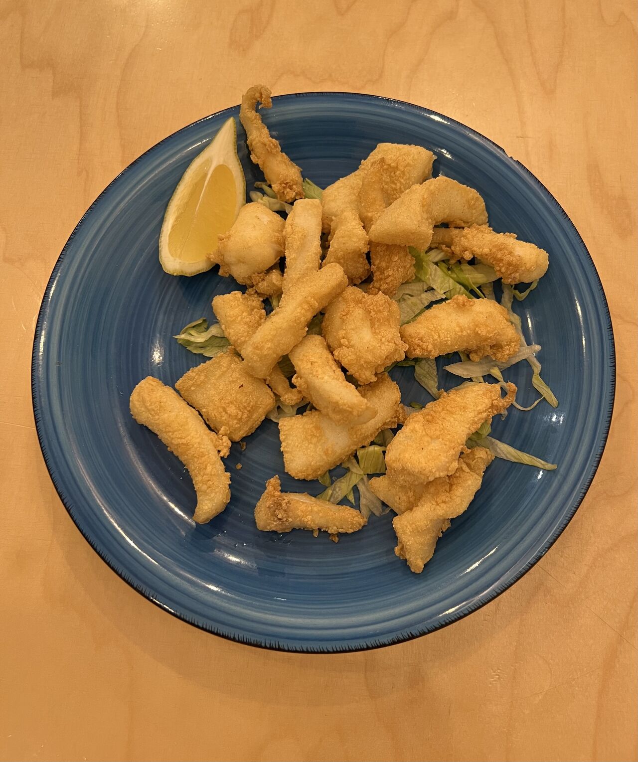 Ración de chocos fritos.