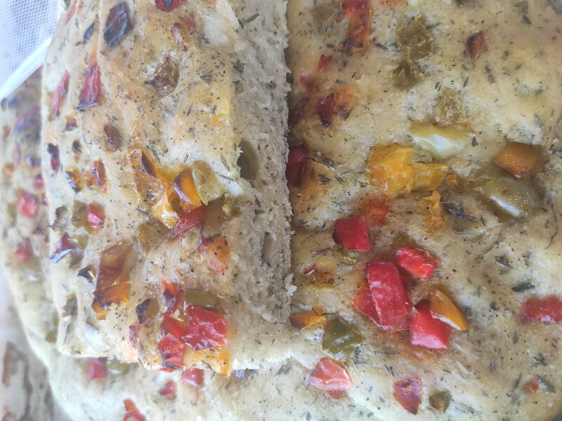 Part de foccacia au thym et poivrons 3 €