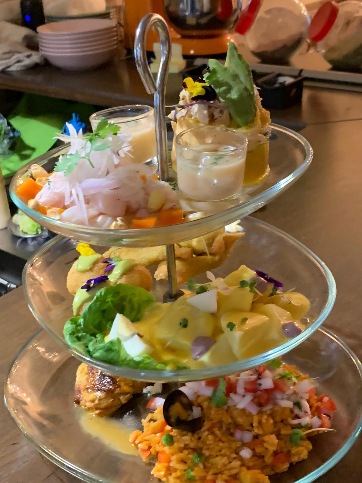 Menú degustacion de 7 pasos. Ven y descubrelo. Te encantara con 2 copas de piscosour. De entrada 