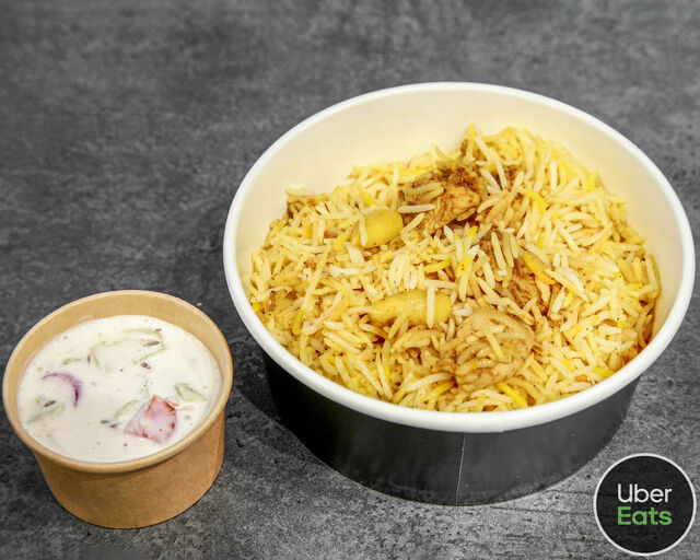Chicken biryani avec sa sauce raïta 