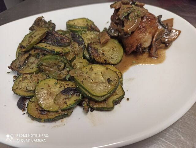 Paupiette de veau aux champignons et courgettes sautées