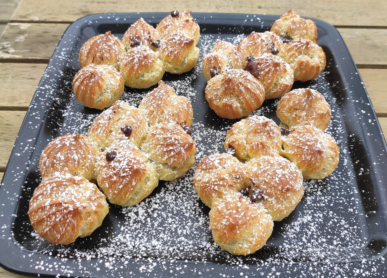 Eclair au chocolat 2,50 € pièce (plusieurs parfums disponibles)