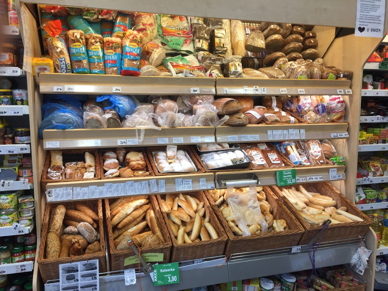 Velký výběr pečiva.