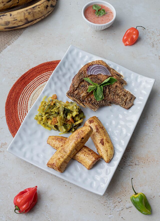 Banane plantain accompagnée de poisson aux légumes de saison à 18€90