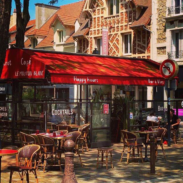 TERRASSE PRIVATISABLE A L'OMBRE DES PLATANES