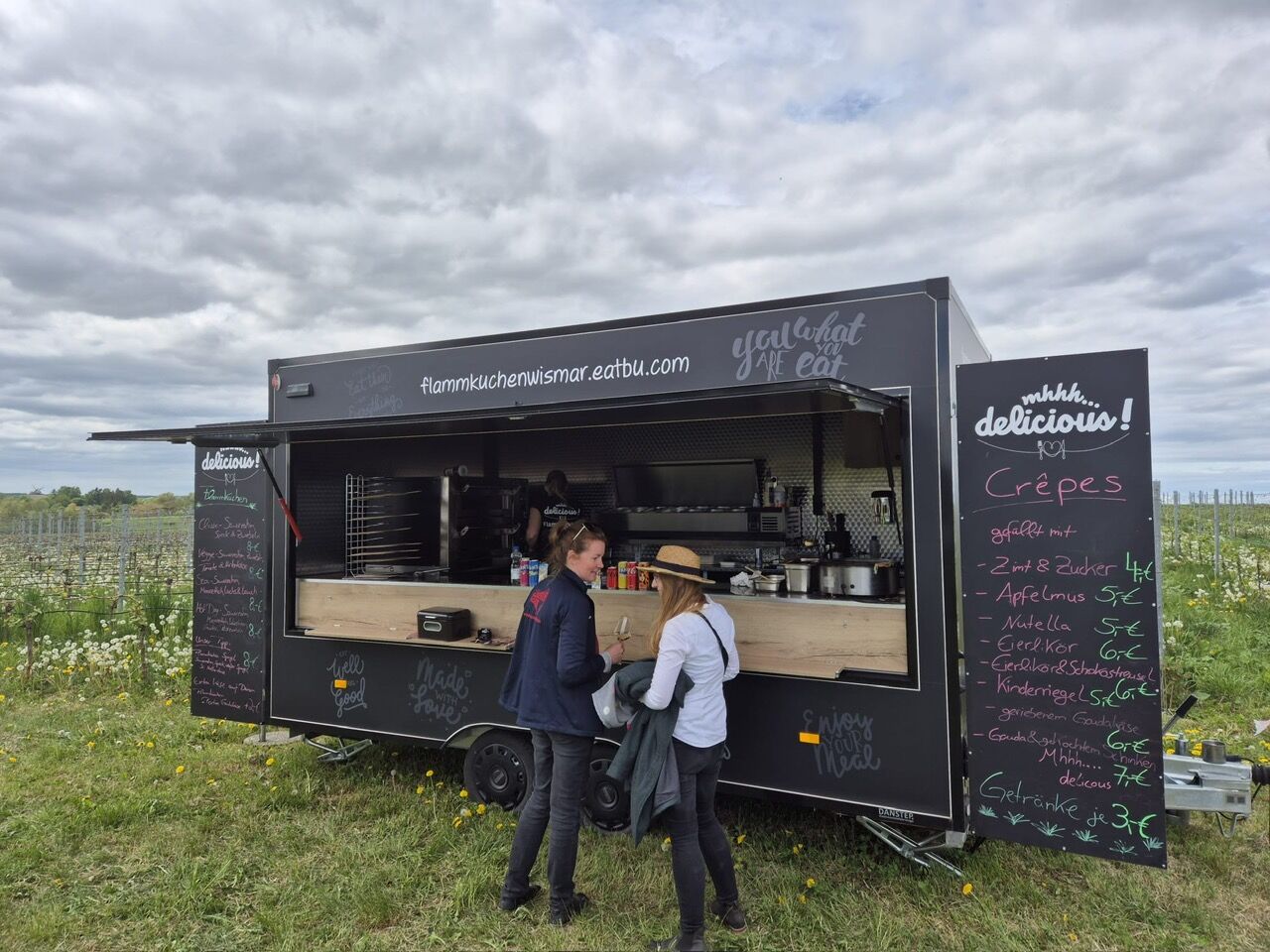 Auf der grünen Wiesen beim Weingut Dähn