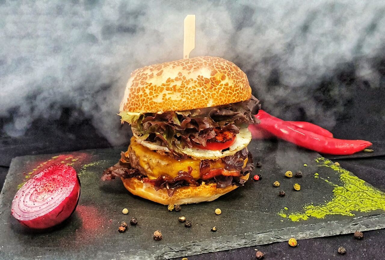 Bacon-egg burger