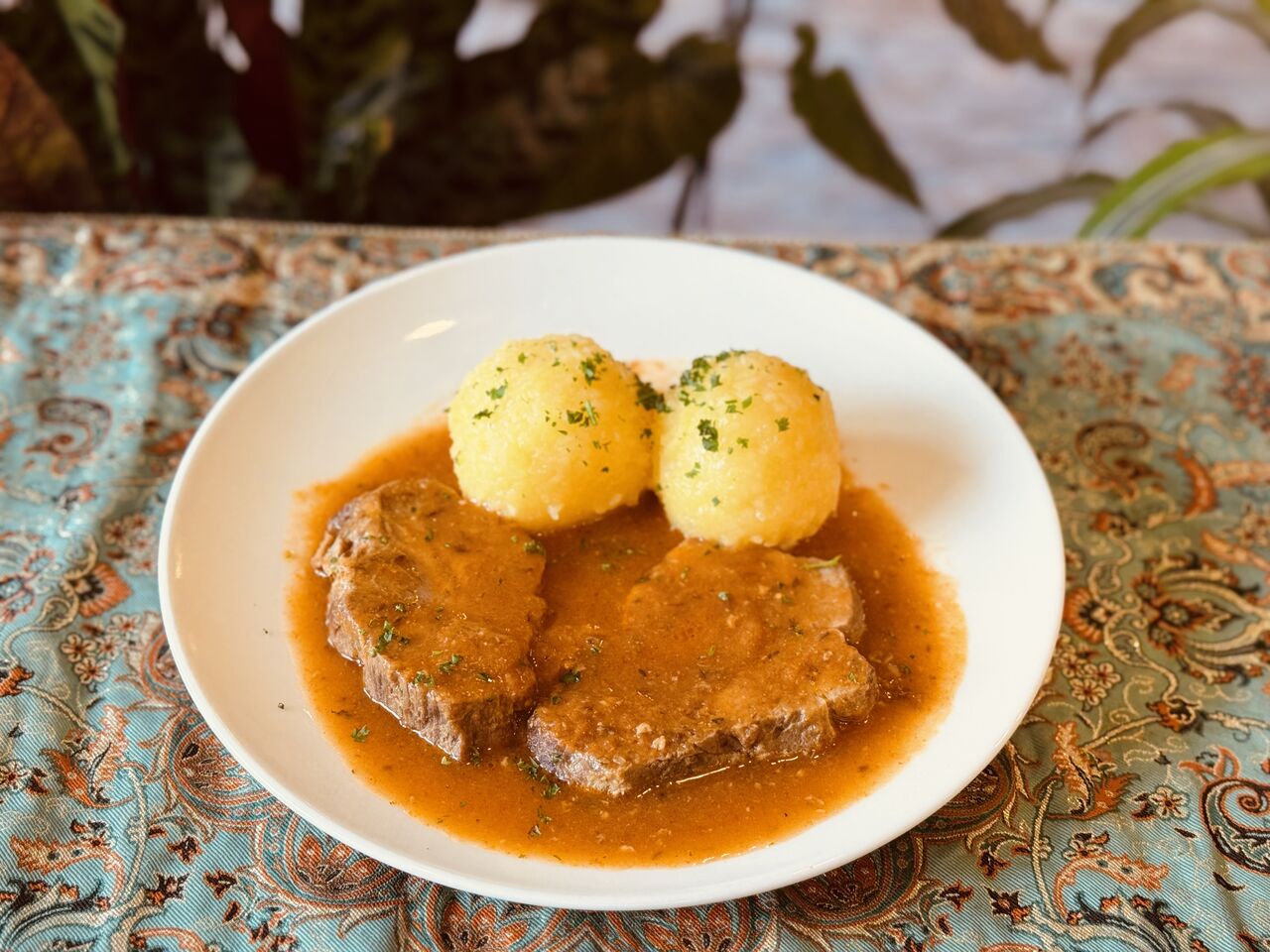 Schweine Braten mit dunkelsauce 