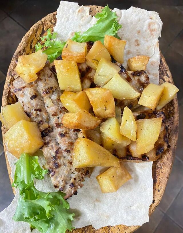 Grigliata di maiale con patate al forno