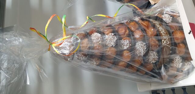 pyramide choux caramel