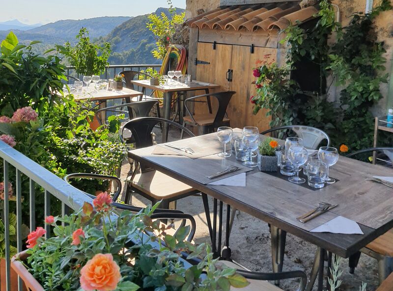 La terrasse un été ensoleillé