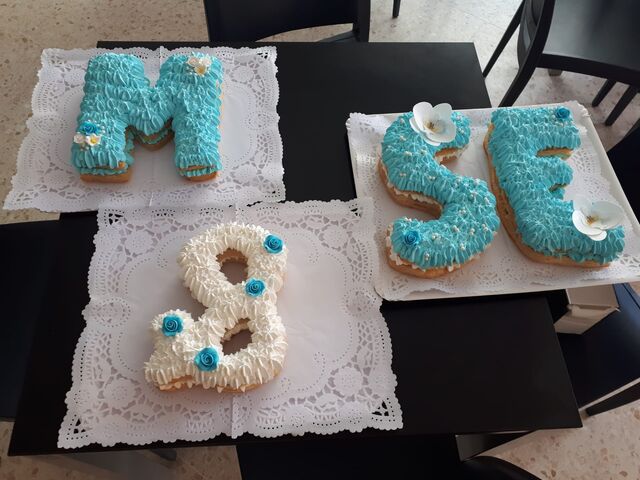 Iniciales de hojaldre rellenos y comestibles en este caso para la boda de mi cuñado 