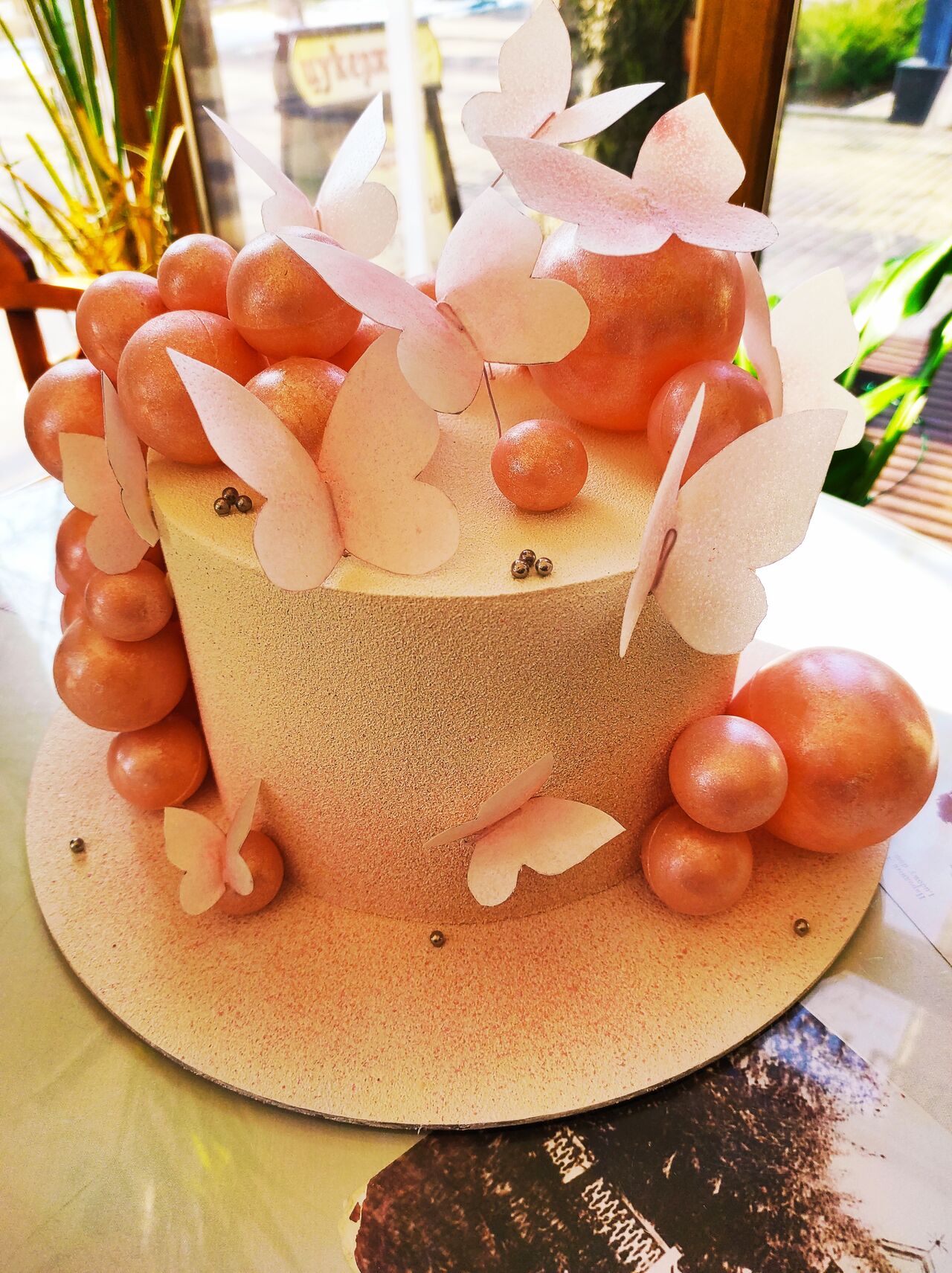 Приймаємо замовлення на торти до урочистих подій у Вашому житті.