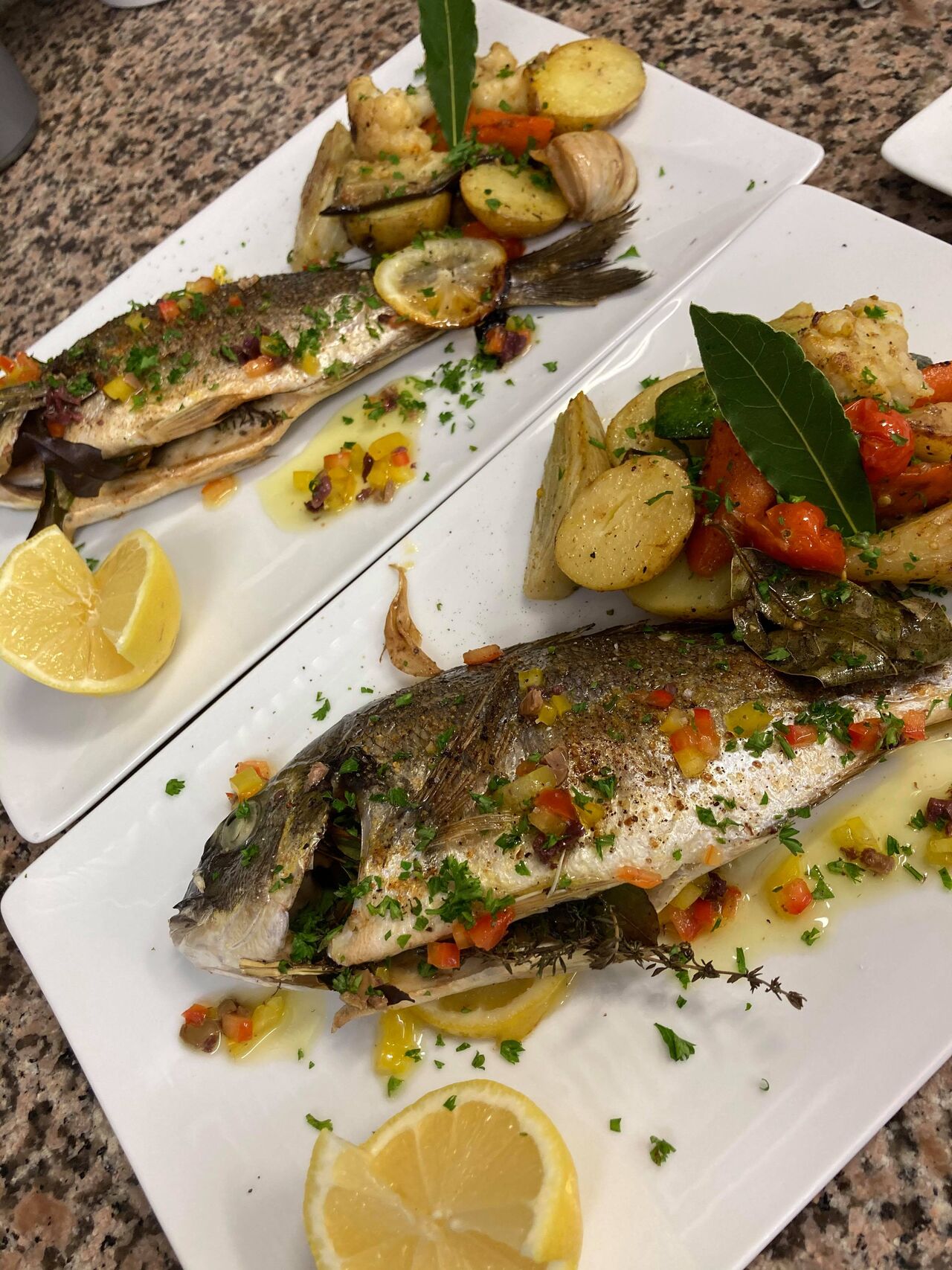 Daurade rôtie entière et ses légumes