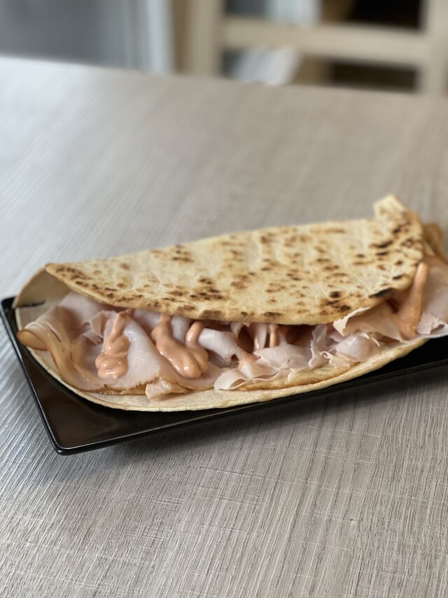 Piadina cotto e mozzarella 
