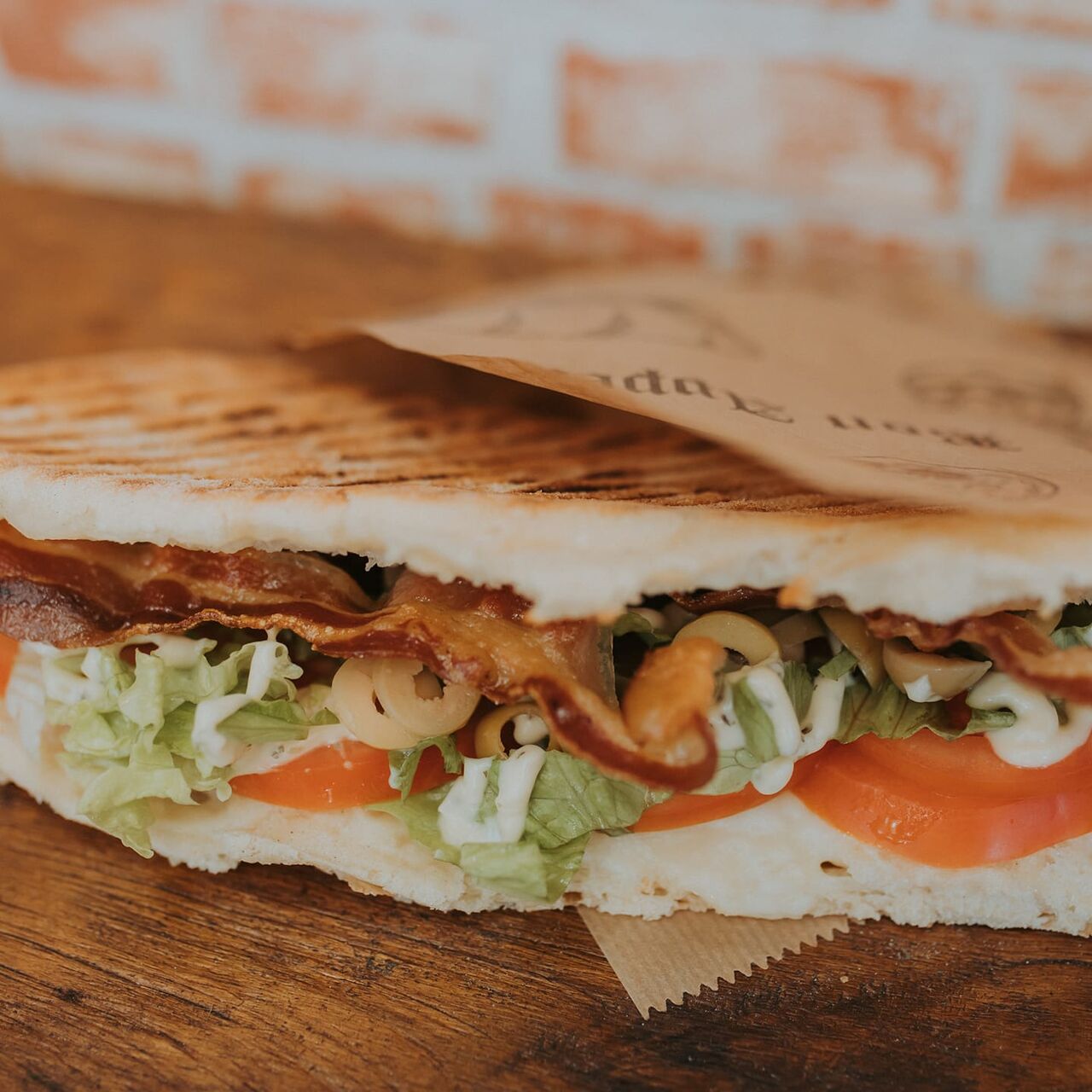 Mozzarella,tomato,crispy bacon????