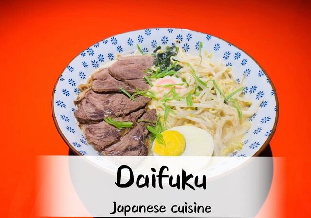 ? Gyūniku Ramen?牛肉ラーメン Ramen in brodo di manzo con uova soda, germogli di soia, chasu di manzo, inari toufu, alghe, erba cipol