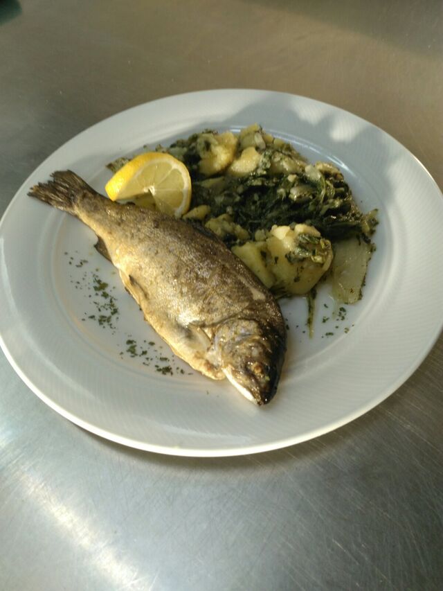 Pastrva za žaru, krumpir i tršćanski umak