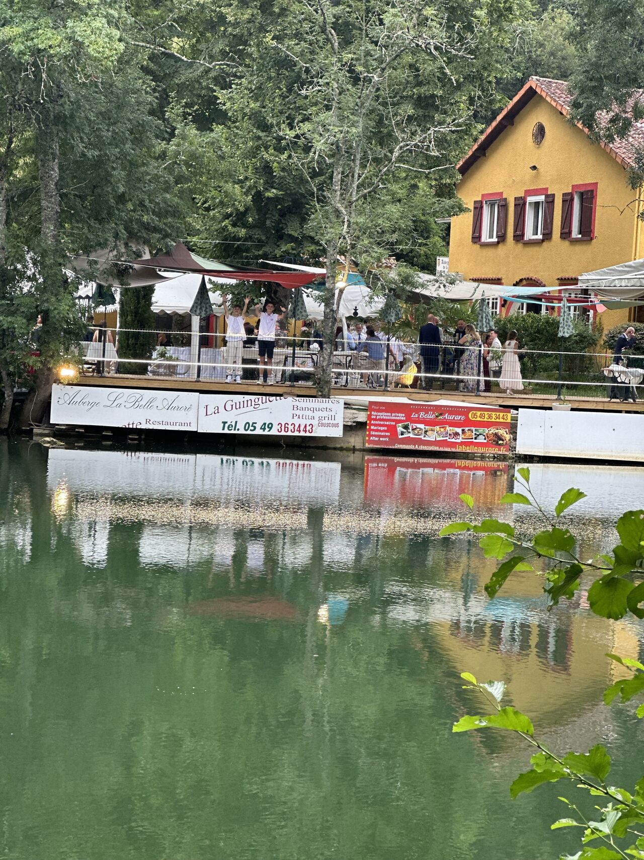 Nouvelle terrasse bois au bord de l’eau