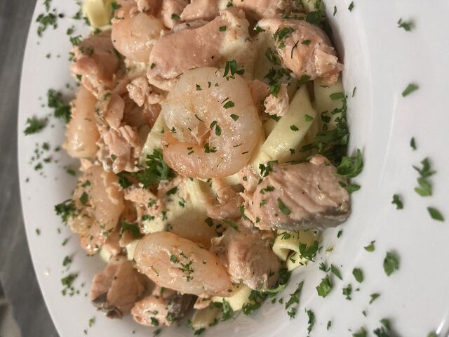 Tagliatelles aux saumon et crevettes 