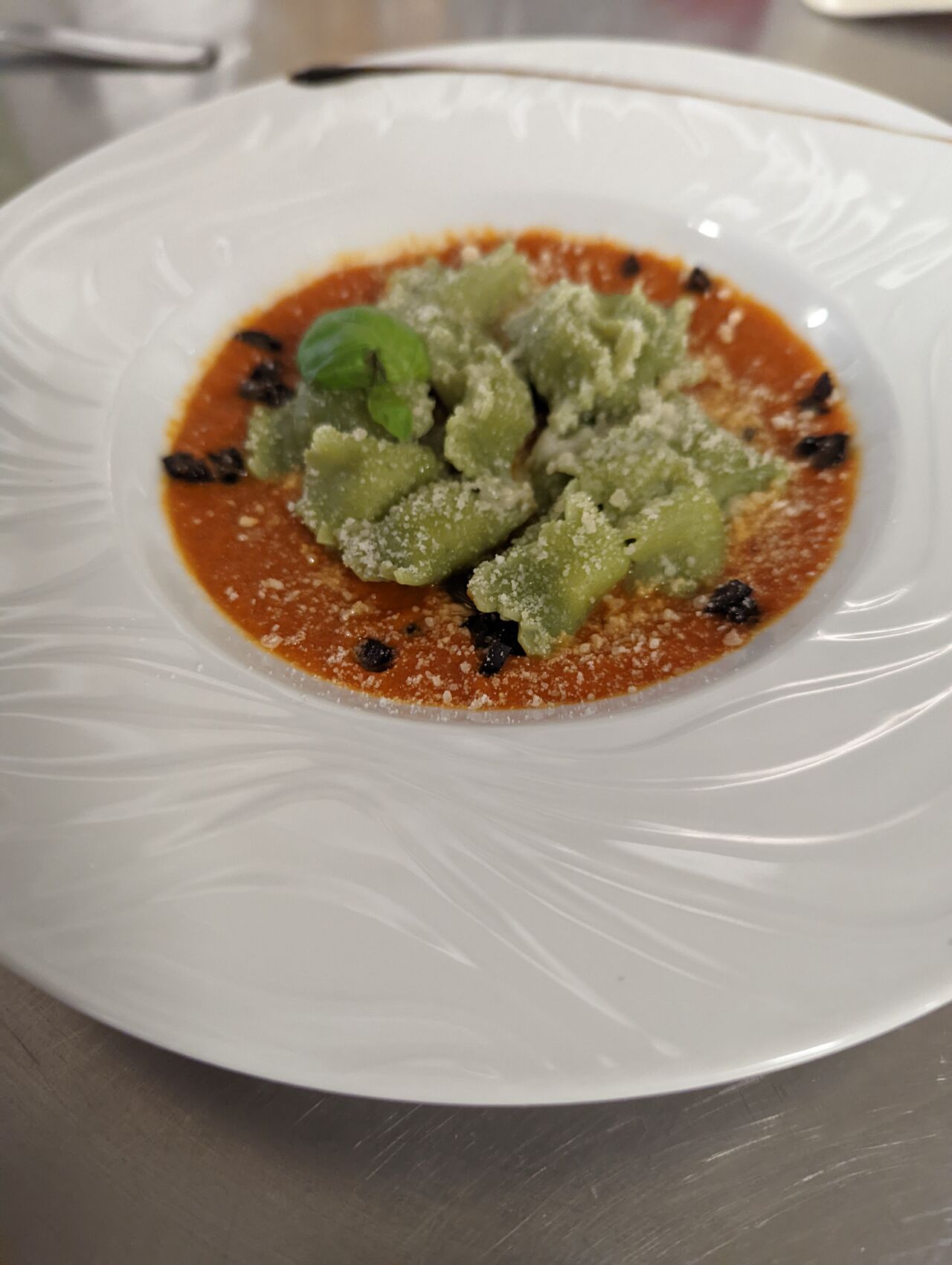 RAVIOLI AU BASILIC, CREME AUX ANCHOIS