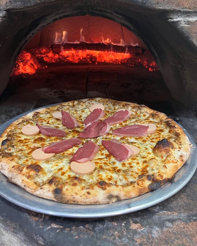 Notre four à bois, parfait pour cuire à souhait toutes vos pizzas !