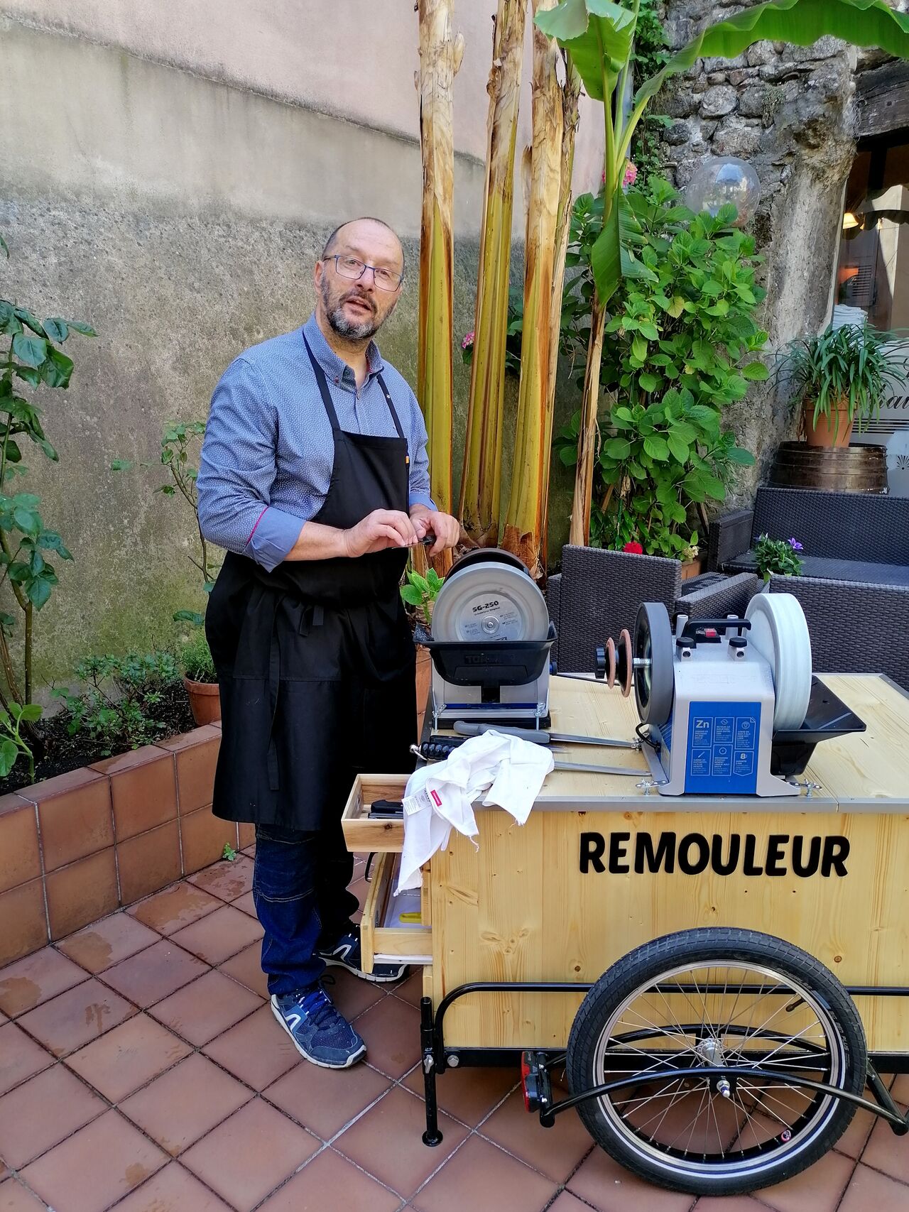 Je suis en service chez un restaurateur 