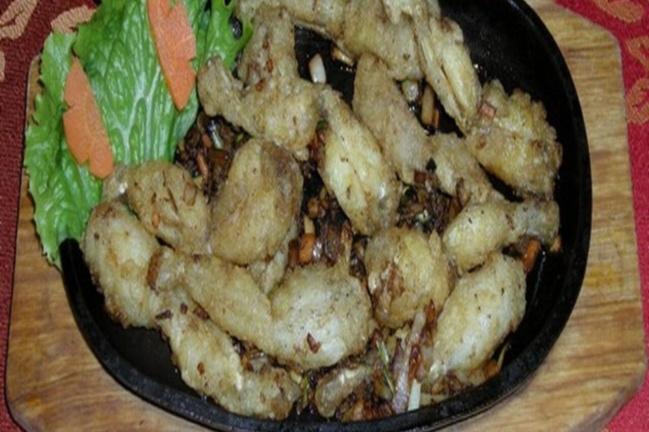 Cuisses de grenouilles grillées sur plaque chauffante